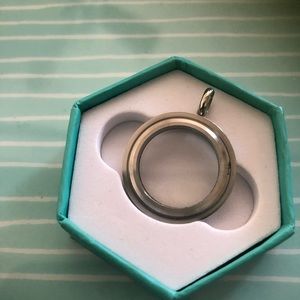Origami owl medium silver locket base with 2 face